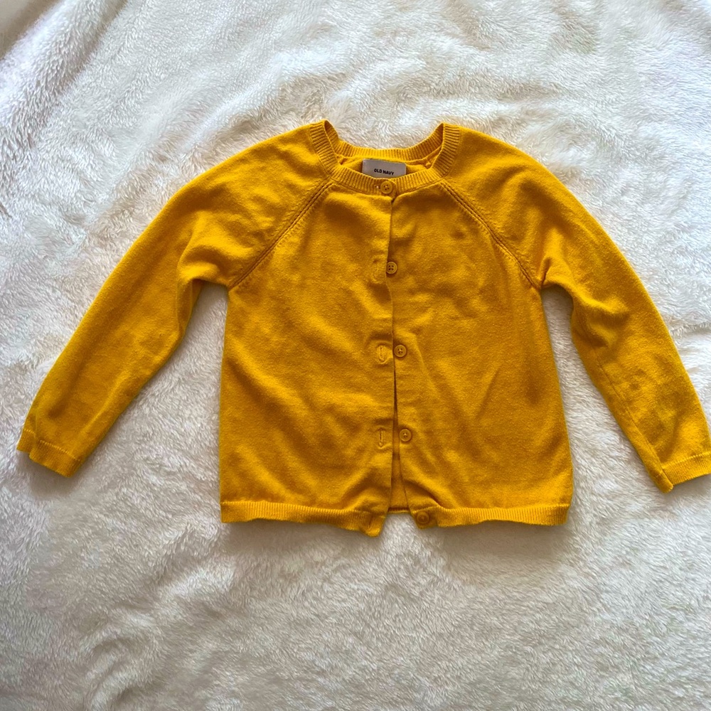 Old navy girls cardigan size 5T. Golden yellow.